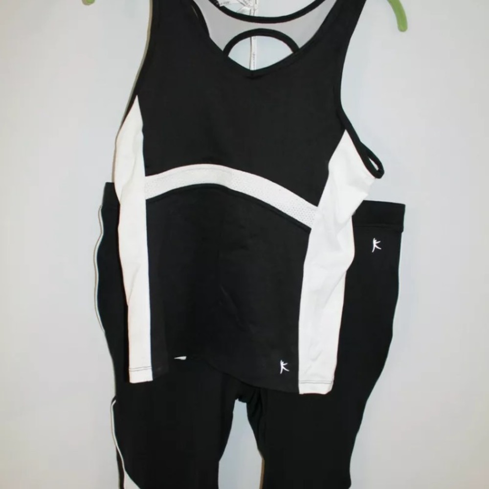 Danskin Now 2 piece activewear set, black & white